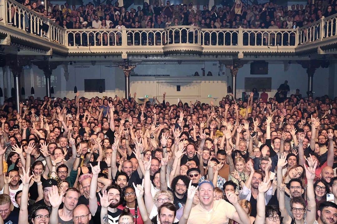 ヤー・ヤー・ヤーズさんのインスタグラム写真 - (ヤー・ヤー・ヤーズInstagram)「Once, twice, five times nice @paradisoadam! Loved getting up close and sweaty with you last night. 🧡🇳🇱  📷 1-5, 7, 9 @jostijnligtvoetfotografie  6, 8, 10 @little_vampire」8月29日 23時39分 - yeahyeahyeahs