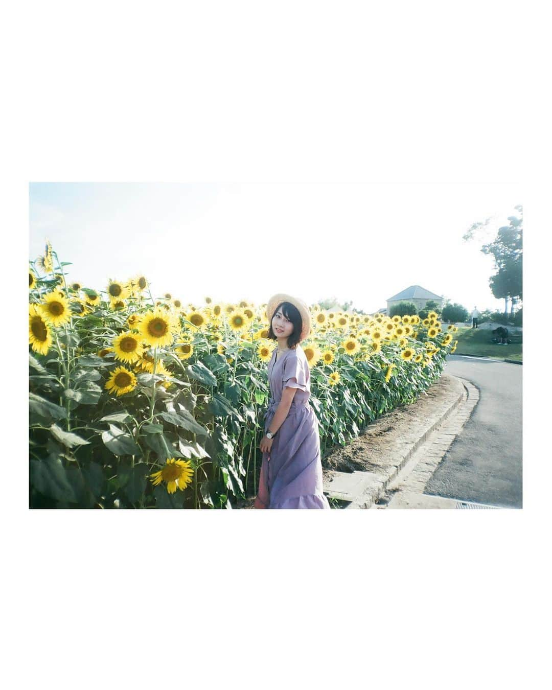 Yuma Takatsukiさんのインスタグラム写真 - (Yuma TakatsukiInstagram)「. . . summer🌻 . . . . . . 今日フィルムの話をしたけど やっぱりフィルムだから残せるものはあると思ってる。 ⁡ 自分の感覚の問題かもしれないけど 大切にしていきたい。 ⁡ それでは今日もお疲れさまでした！ . Hyogo／Japan . #フィルムカメラで残す日常  . ―――――――――――――――――――――――――― 関西を中心にフリーランスで活動しています。 Web広告、個人撮影、家族撮影、PR撮影など、 9月以降の撮影依頼募集中です。 ⁡ ⁡Yuma Takatsukiオリジナルプリセットも販売中です。 ⁡プロフィールのポートフォリオサイトからご覧下さい。  またフォトサークルITTOKOという活動をしています。 ⁡ハイライトに色んなイベントをまとめています。 ――――――――――――――――――――――――――」8月29日 23時45分 - yu_umaa06