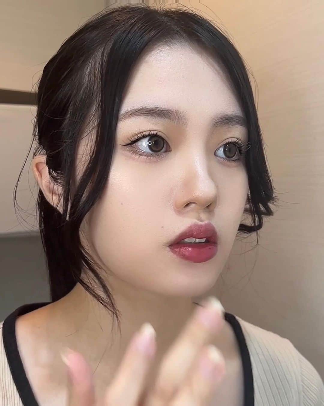 柴のインスタグラム：「ちゃんとフチあるカラコン久々にしたけどメイク映えしてかわいい🩵🩵🩵🩵🩵 #thepiel #glammic #カラコンレポ #カラコン着画」
