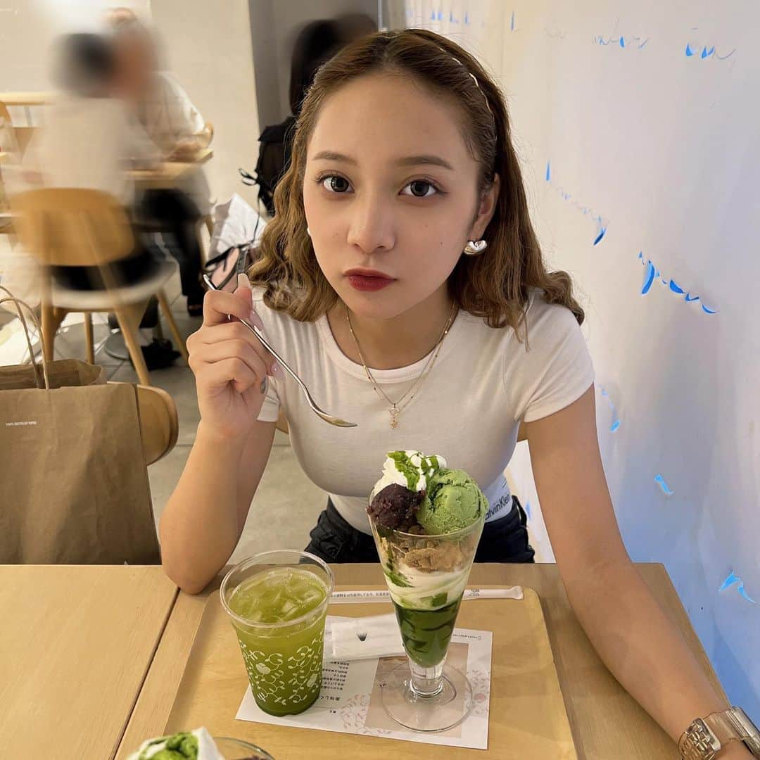 吉田羽花さんのインスタグラム写真 - (吉田羽花Instagram)「. 私の大好きなカフェ行ってきた👶🏻🥣  ここの抹茶のパフェ美味しすぎるけん抹茶好きな人は食べてみて〜！！🍨💚   #nanasgreentea   #カフェ   #今日好き   #夏休み編2023   #06  #jk  #sjk   #吉田羽花」8月29日 23時59分 - waka.yoshida_