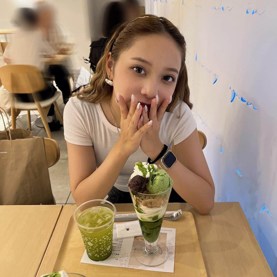 吉田羽花のインスタグラム：「. 私の大好きなカフェ行ってきた👶🏻🥣  ここの抹茶のパフェ美味しすぎるけん抹茶好きな人は食べてみて〜！！🍨💚   #nanasgreentea   #カフェ   #今日好き   #夏休み編2023   #06  #jk  #sjk   #吉田羽花」