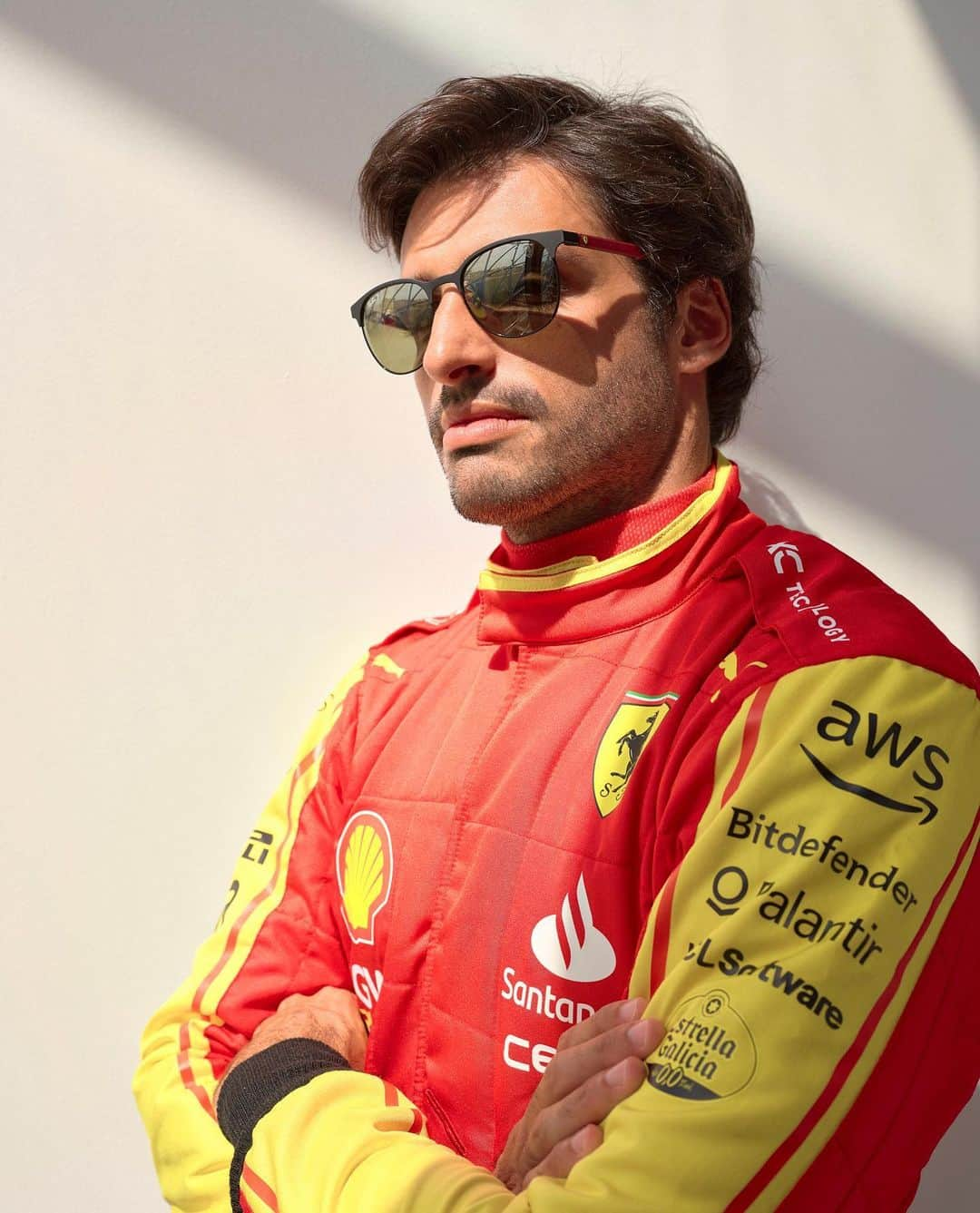 レイバンさんのインスタグラム写真 - (レイバンInstagram)「From start lights to the checkered flag. @charles_leclerc and @CarlosSainz55 race the dream with the new Ray-Ban for #ScuderiaFerrari. Only 1200 pairs worldwide, get yours at the link in bio.」8月30日 0時01分 - rayban