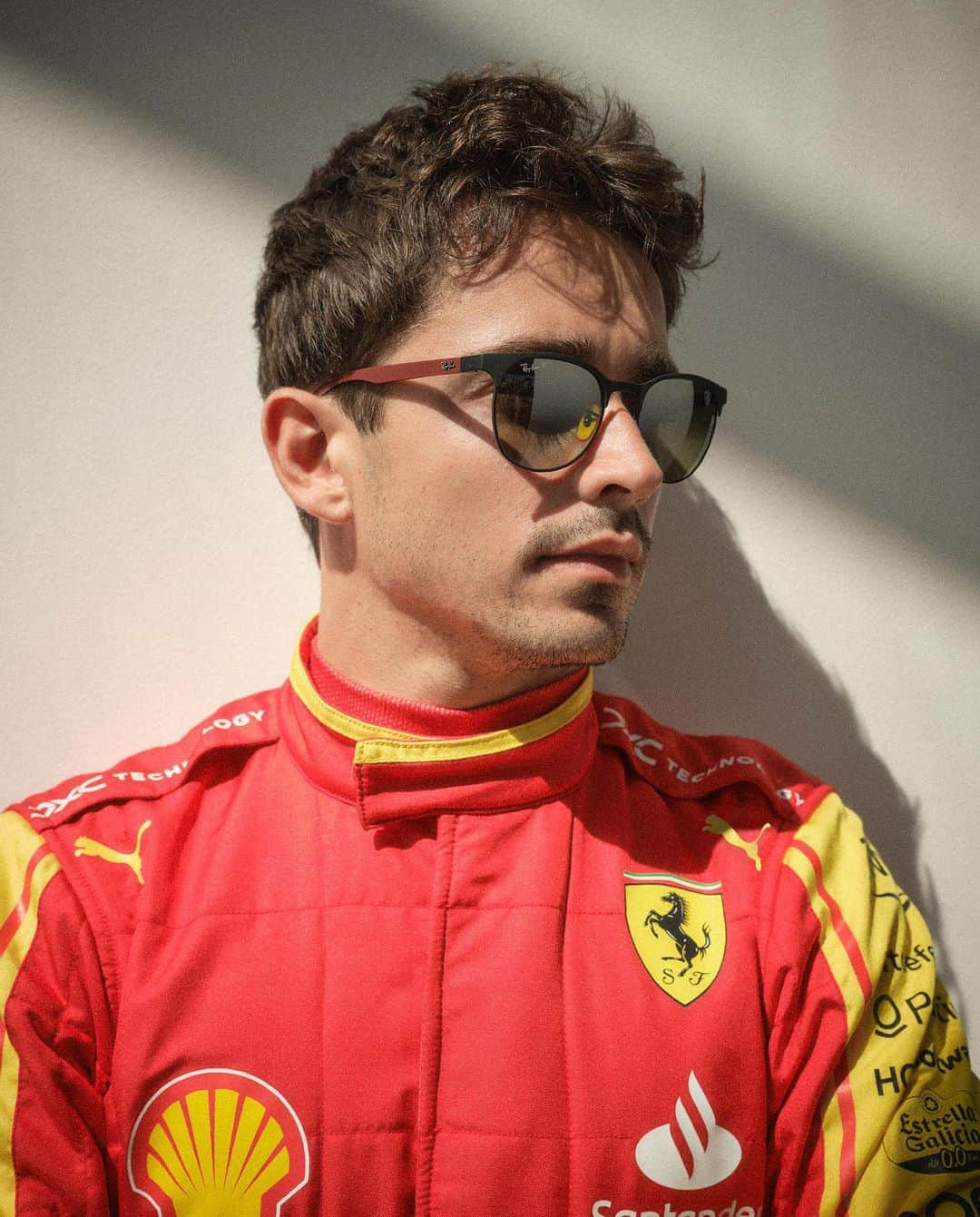 レイバンさんのインスタグラム写真 - (レイバンInstagram)「From start lights to the checkered flag. @charles_leclerc and @CarlosSainz55 race the dream with the new Ray-Ban for #ScuderiaFerrari. Only 1200 pairs worldwide, get yours at the link in bio.」8月30日 0時01分 - rayban