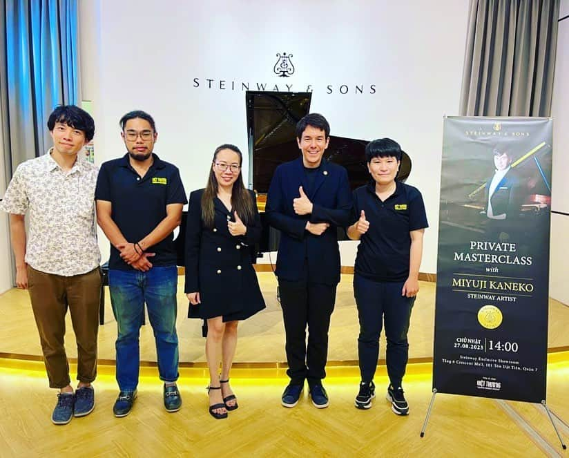 金子三勇士さんのインスタグラム写真 - (金子三勇士Instagram)「Steinway & Sons 170th Anniversary Celebrtation, Spirio r launch & renewal open of Steinway Salon in Ho Chi Minh city, Vietnam. Dinner concert, presentation, master classes, TV and CM shootings. Thank you all at @steinwayvn and @vietthuong.music ! Hope to seeing you very soon! Special thanks to @steinwayandsons and @steinway_tokyo  #Steinway #Spirior #Vietnam #HoChiMinh #SteinwayShowroomHoChiMinh #SteinwayArtist #MiyujiKaneko #Concert #piano #pianist #Masterclass #celebration  #ピアニスト #金子三勇士 #スタインウェイ  #スタインウェイアーティスト #コンサート #マスタークラス #CM撮影 #ベトナム #ホーチミン」8月30日 0時03分 - miyujikaneko_official