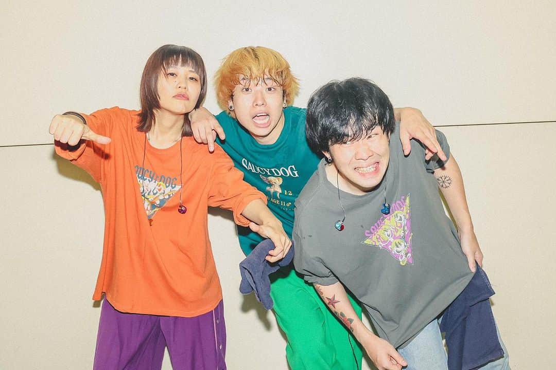 石原慎也のインスタグラム：「ホールツアー振替公演　岩手編 もぐもぐオフショット  photo by白石達也 @t_s_p_1988」