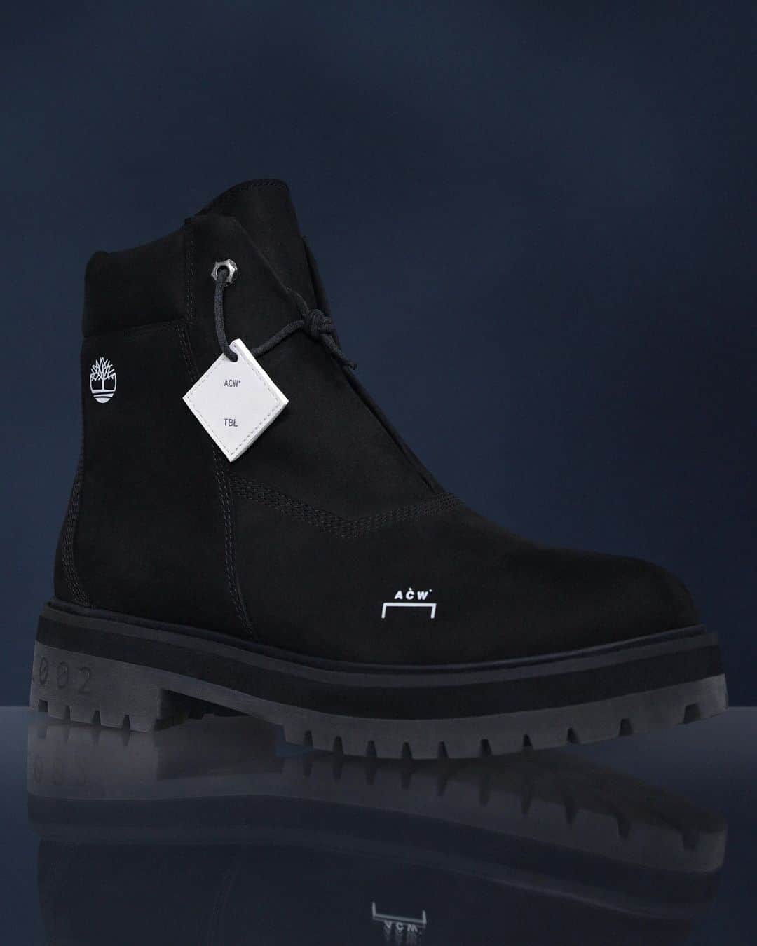 ティンバーランドのインスタグラム：「The new standard. 🔥  Future Maker, Dr. Samuel Ross, puts quality and functionality FIRST. 🙌 Each piece of his Future73 collection is designed perfectly for city or outdoor wear.   Check out the Timberland X A-COLD-WALL* 6-Inch Boot and 3-Eye Boat Shoe. Available now in men’s and women’s sizes worldwide.   #FUTURE73  #TIMBERLAND50  #BUILTFORTHEBOLD」