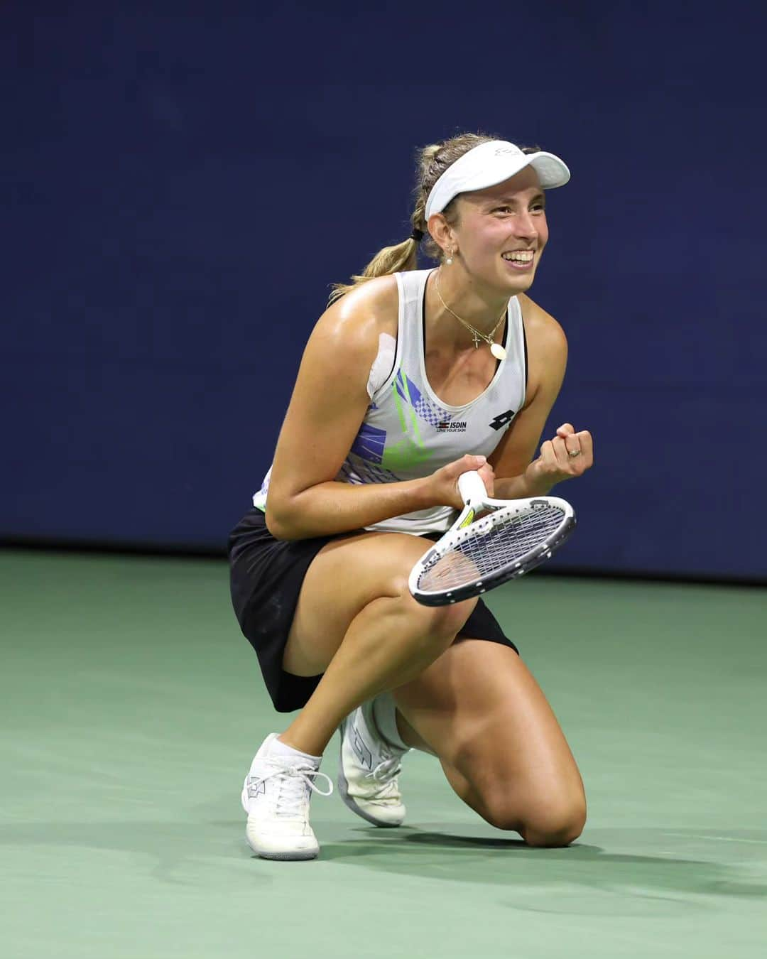 エリーゼ・メルテンスさんのインスタグラム写真 - (エリーゼ・メルテンスInstagram)「For all the emotions 💙 & passion for the sport 🎾 📸 @antoinecouvercelle #usopen」8月30日 0時21分 - mertenselise