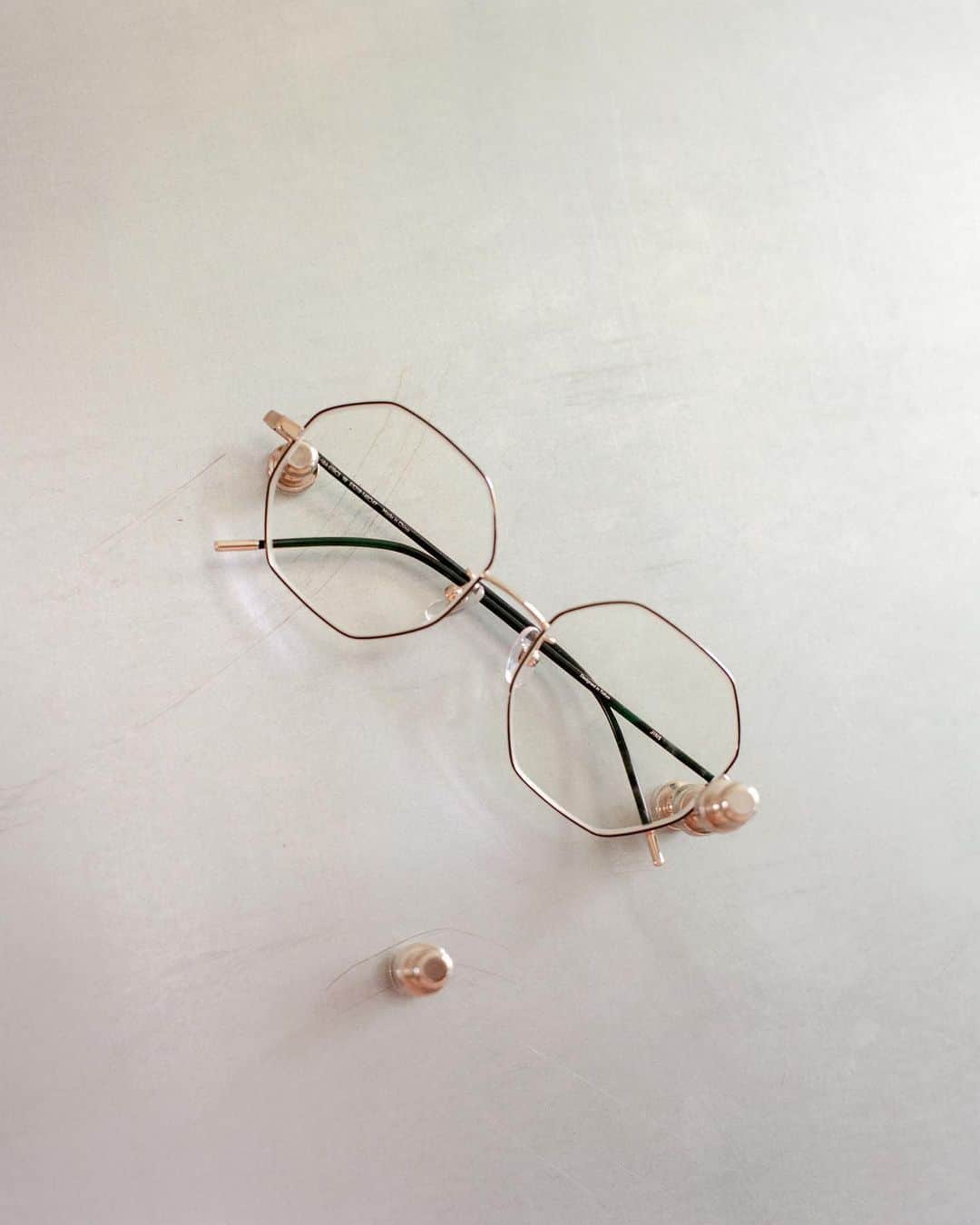JINSのインスタグラム：「Trending this summer: Geometric frames. These angular styles complement a variety of face shapes and go with any look.  Photos by @marco_galloway」
