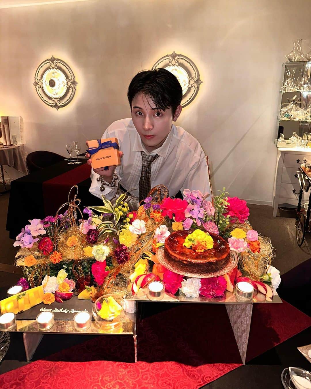 高橋龍之介のインスタグラム：「I am 23 years old💐 また一歩大人の階段へ！嬉しい…‼︎ 今、自分の周りにある環境に感謝し一人の人間 として一歩成長できればなと思っています 23歳、今年は更に飛躍な年にするぞぉ。 いつも応援、暖かいコメントを頂けるからこそ 僕も楽しく自分のペースで更新できてます！ 爱！感謝！  こんな僕ではありますがこれからも宜しくお願い致します！  神仙　龍之介」