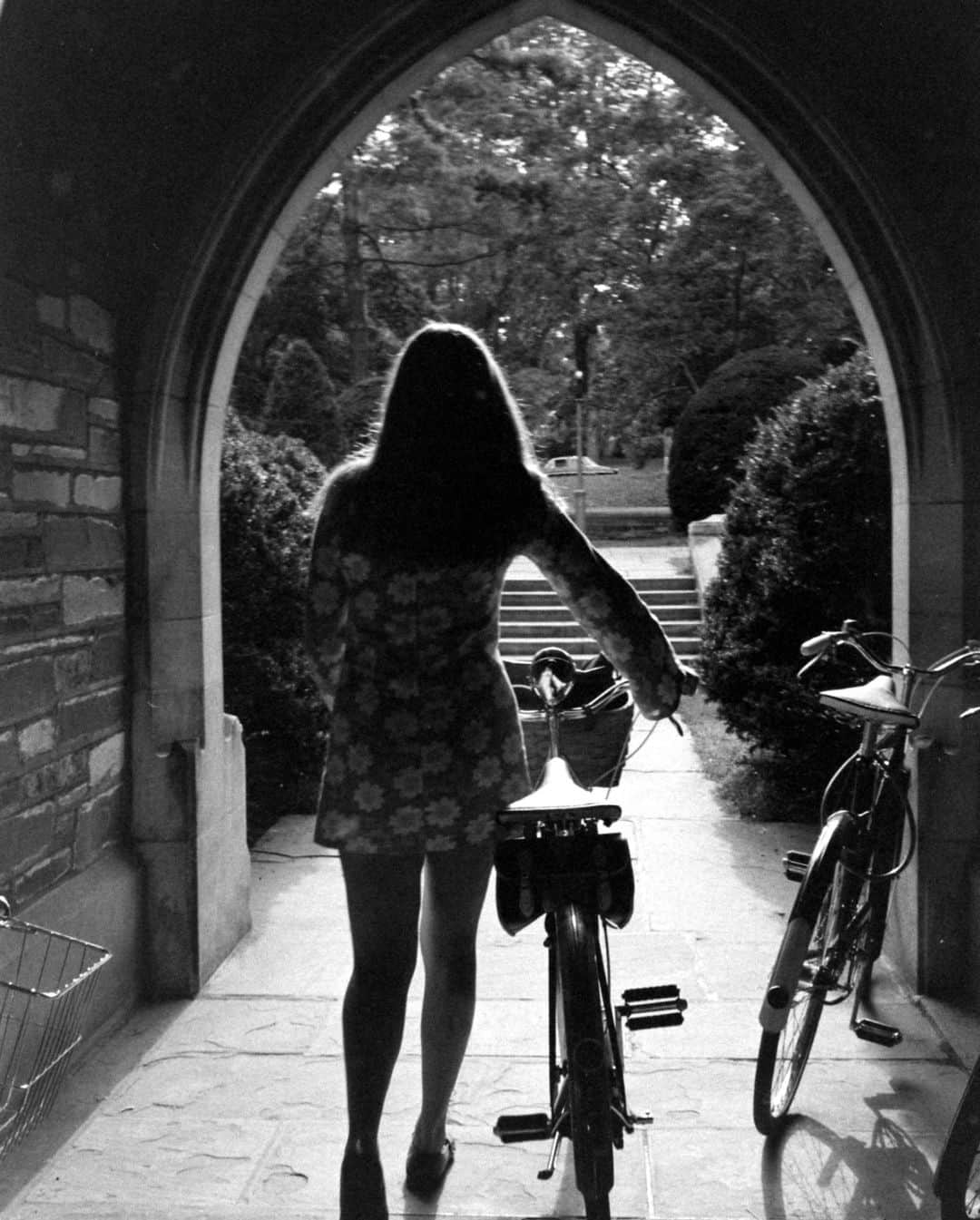 lifeのインスタグラム：「The first women who came to Princeton applied without knowing if they were eligible to be admitted, and the 1969 decision to go co-ed wasn’t welcomed by everyone.   An opposition group called Concerned Alumni of Princeton pushed to make sure that adding women didn’t mean fewer slots for men, so that first class included 101 women and 820 men in the freshman class.   LIFE photographer Alfred Eisenstaedt covered the arrival of women on campus in 1969, click the link in bio to see more!   (📷 Alfred Eisenstaedt/LIFE Picture Collection)  #LIFEMagazine #LIFEArchive #AlfredEisenstaedt #Princeton #College  #University #HigherEducation #1960s #Women」