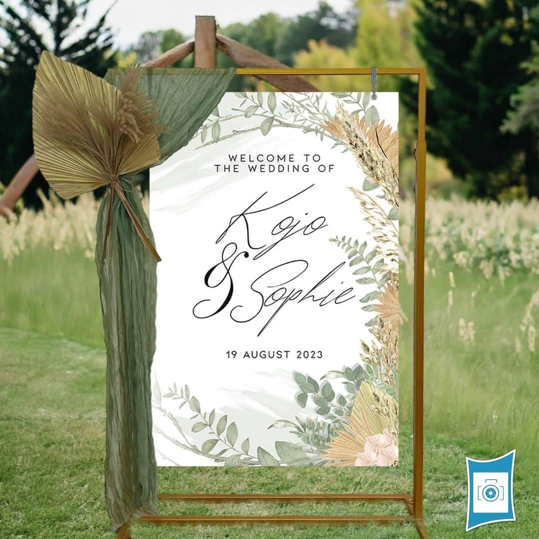 Ŝ Ŋ Ą Ƥ☻Ƥ Ą Ŋ Ĕ Ĺ?Ğ Ƕ SMMのインスタグラム：「. Gold hanging frame wedding welcome sign . Wedding signs are an perfect addition to your overall wedding ceremony or wedding reception.. . #bohowedding #bohoweddingdecor #pampaswedding #pampas  . . . . .  . . #envlopeghana #invitationghana #makingsmileyfaces #weddinginvitationghana #weddingstationeryghana . #weddingsignghana #sealingwaxghana #ghanagiftshop #hangingweddingsign」