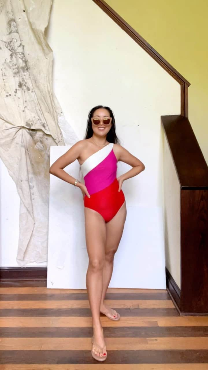 ウェンディー・グエンのインスタグラム：「Flattering swimwear - styles that are also postpartum and petite friendly! Not only do they look beautiful, they also offer amazing support and compression. All of these swim pieces have something special - from the colorblock patterns to bow details - these are my absolute favorites! ♥️ If any of these swimsuits bring you joy, comment the word ‘links’ and I’ll DM you links to them! Happy summer 🌊🏖️☀️🏝️」