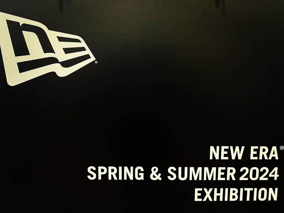 宇野薫のインスタグラム：「NEW ERA®️ 2024S/S EXHIBITION へ カワイイ新作ばかりでした。 100Aとのコラボもお楽しみに‼︎」