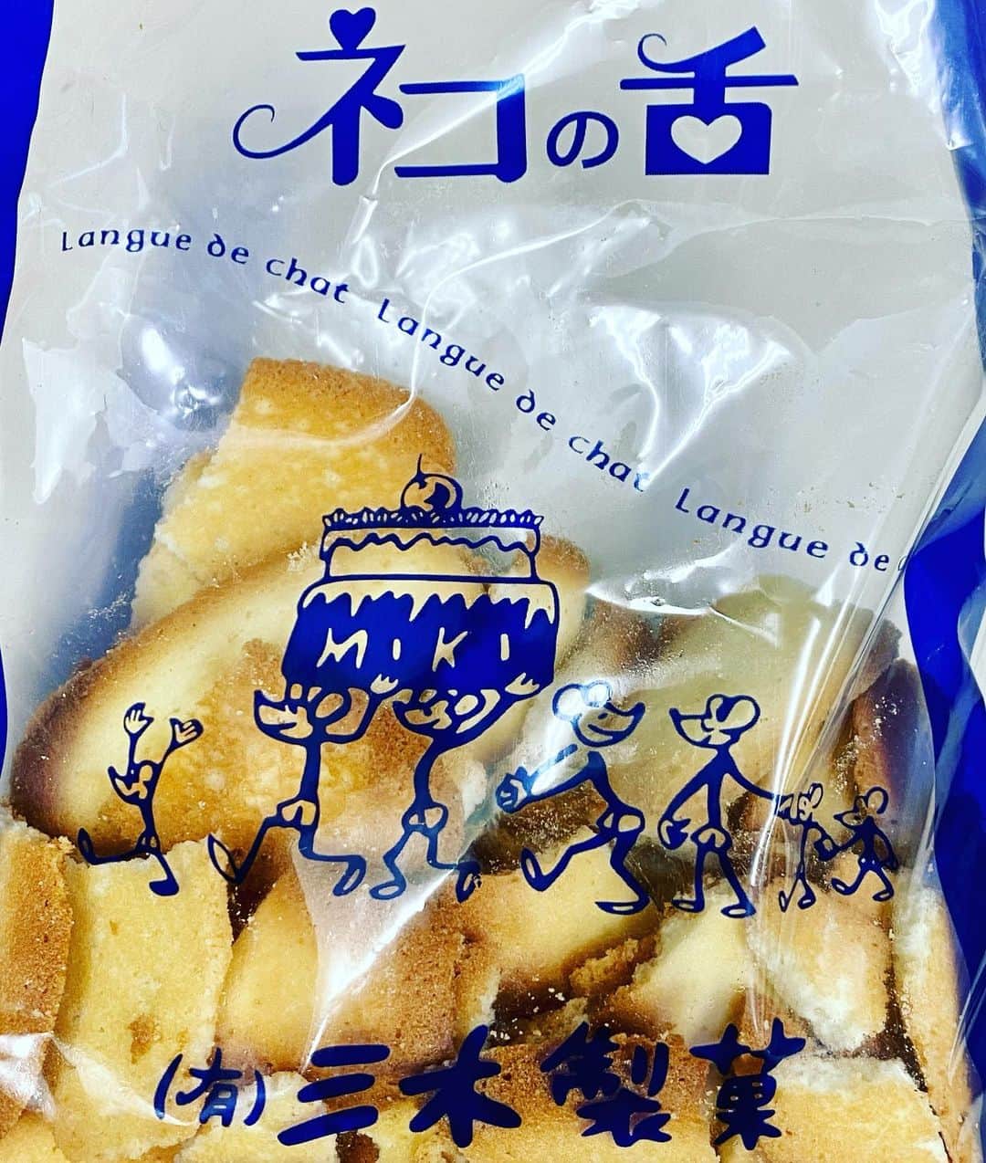 江口寿史のインスタグラム：「打ち合わせの代理店の人に頂いた熱海みやげ。うっま！三木製菓だからMIKIマウスなのはいいんだけど、ギリギリやなこのネズミ笑。だけど好きこういうの。ていうか、ほんとにうっま！気に入ったわー。」