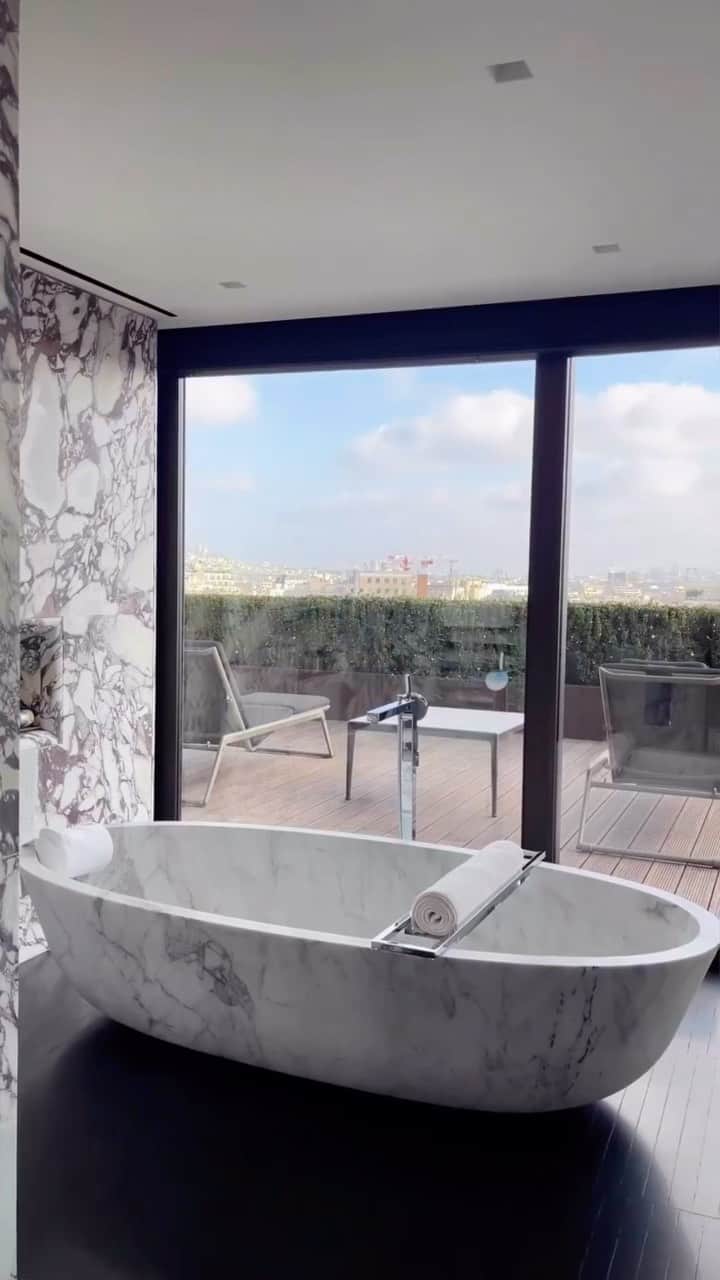BEAUTIFUL HOTELSのインスタグラム：「@ananewyork takes us on a tour of the exquisite Bulgari Hotel in Paris, France, where luxury meets elegance in the heart of the City of Lights! 🇫🇷 Did you know that this opulent retreat boasts stunning views of the iconic Eiffel Tower while interiors are adorned with the finest Italian craftsmanship? ✨  📽 @ananewyork 📍 @bulgarihotels, Paris, France 🎶 northernelg - September (@northernelg edit)」