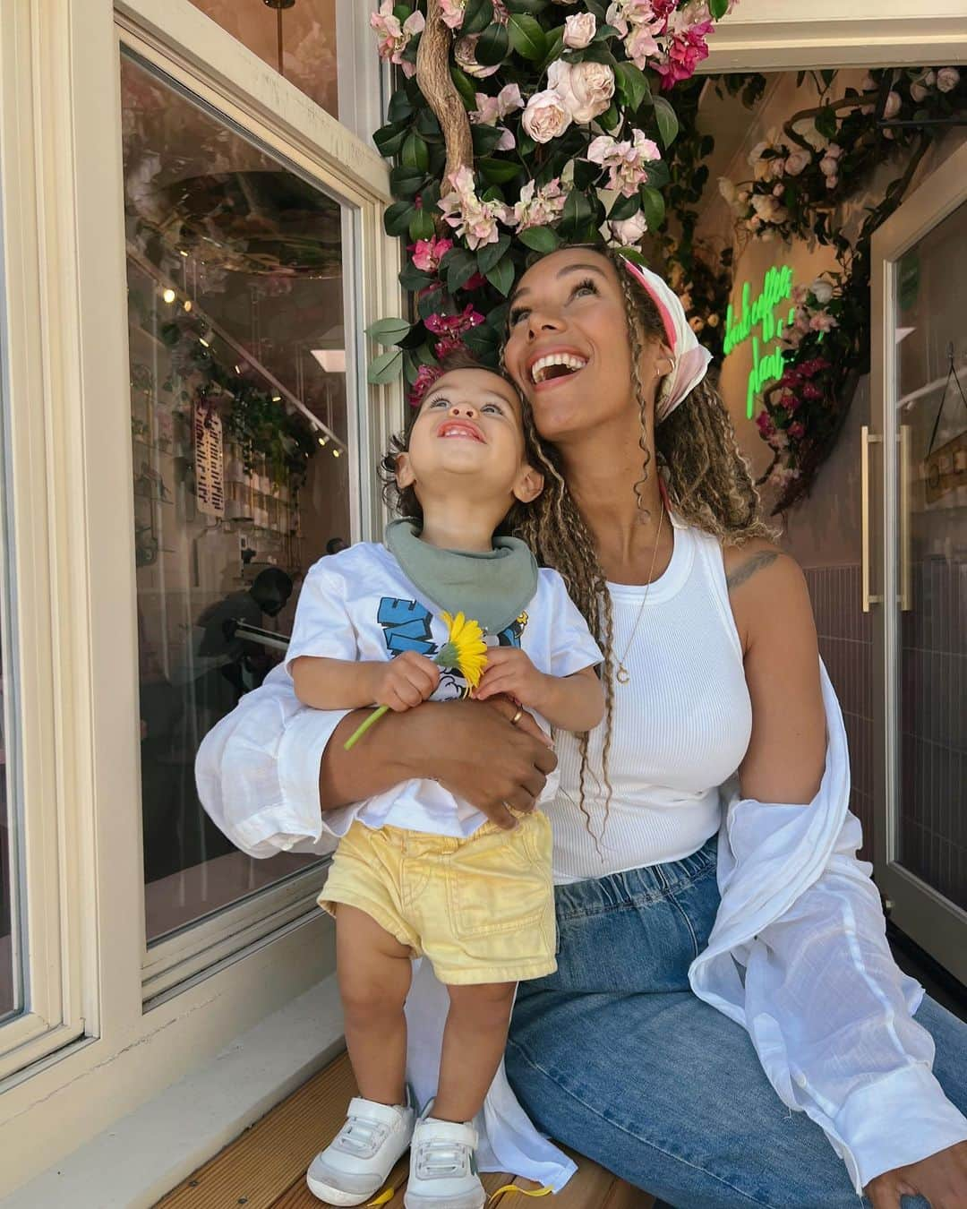 レオナ・ルイスさんのインスタグラム写真 - (レオナ・ルイスInstagram)「Chin up buttercup ☀️」8月30日 1時11分 - leonalewis