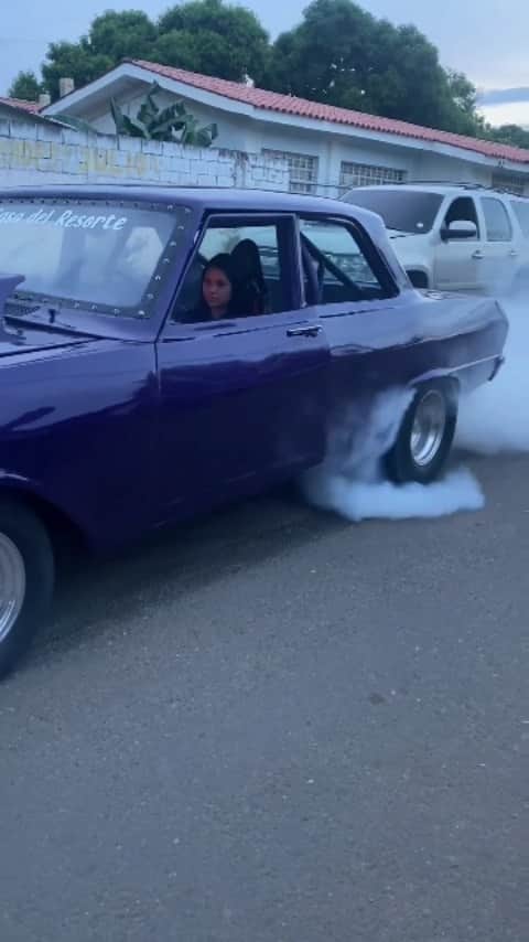 Classics Dailyのインスタグラム：「🔥💨💨 Credit @danielav08 _ #Classic #classics #Classiccar #classiccars #americanmuscle #Musclecar #Musclecars #car」