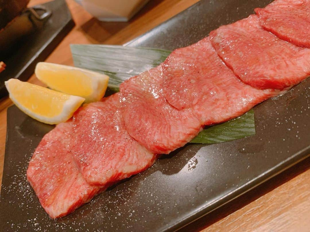 戸田めぐみのインスタグラム：「いつぞやの1人焼肉。 （写真のデータ見たら5月😂笑）  この間「焼肉好き？」ってご質問をいただいた際に、Instagram送ったらビックリされた。笑  肉しかない。タン塩しかない！笑  #ひとり焼肉  #タン塩  #タン塩大好き  #肉寿司」