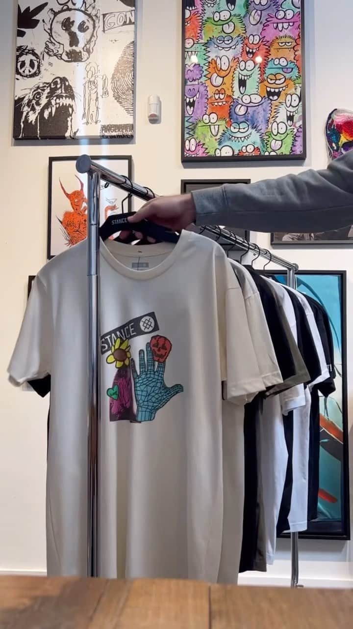 Stanceのインスタグラム：「Can’t go wrong with a fresh graphic tee. 📈  Link in bio for the latest styles. 🔗  #stancesocks #stitcheddifferent」