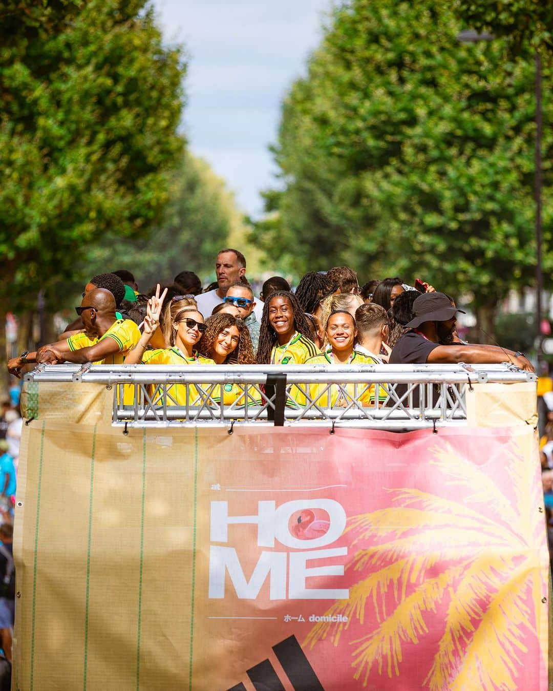 adidas UKのインスタグラム：「reggae girlz carni homecoming dump 🇯🇲🇬🇧  @adidasfootball x @jff_football   📷 @guirography + @iammrcoleman」