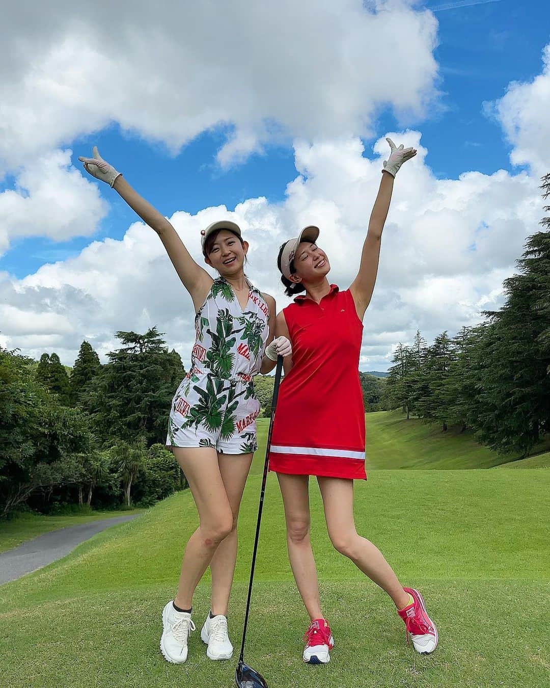 荒井つかささんのインスタグラム写真 - (荒井つかさInstagram)「まなちゅん @mana.chun とゴルフ行ってきた⛳️🤍  スコアは、 49.44の93で私的には ばっちり🤭❕  暑いけど、 それもまた気持ちいね♡ ̖́-  #まなつつ #たまには遊んだの載せてみる #⛳️ #ゴルフ #夏ゴルフ #ゴルフ女子 #golf #golfwear #dayoff」8月30日 1時29分 - 22tuttu_