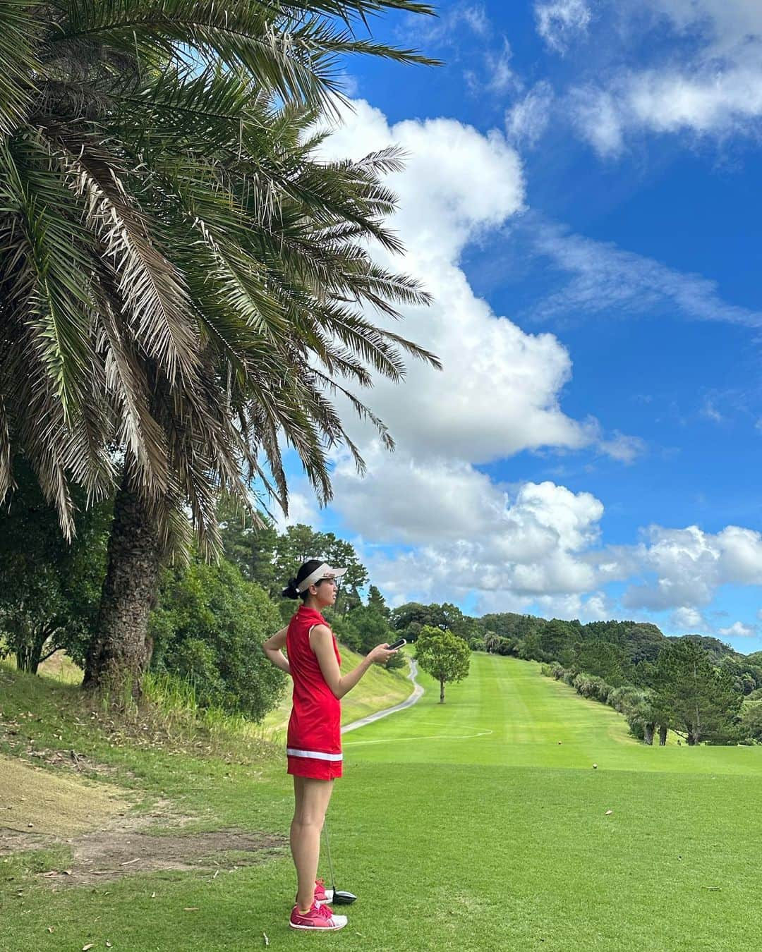 荒井つかささんのインスタグラム写真 - (荒井つかさInstagram)「まなちゅん @mana.chun とゴルフ行ってきた⛳️🤍  スコアは、 49.44の93で私的には ばっちり🤭❕  暑いけど、 それもまた気持ちいね♡ ̖́-  #まなつつ #たまには遊んだの載せてみる #⛳️ #ゴルフ #夏ゴルフ #ゴルフ女子 #golf #golfwear #dayoff」8月30日 1時29分 - 22tuttu_