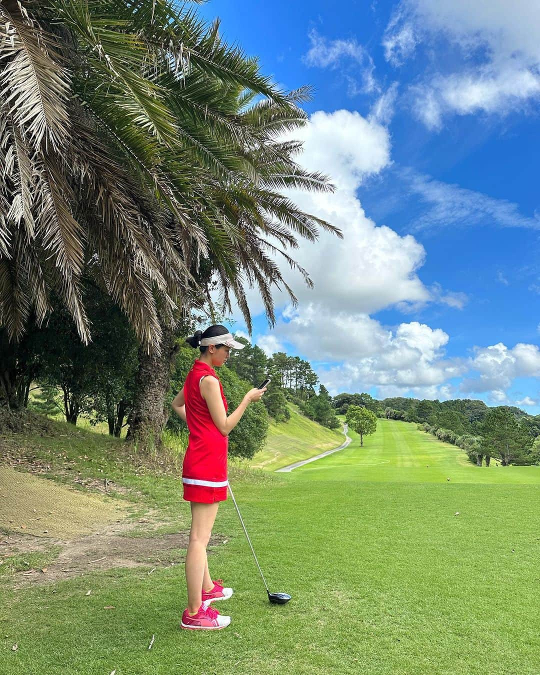 荒井つかささんのインスタグラム写真 - (荒井つかさInstagram)「まなちゅん @mana.chun とゴルフ行ってきた⛳️🤍  スコアは、 49.44の93で私的には ばっちり🤭❕  暑いけど、 それもまた気持ちいね♡ ̖́-  #まなつつ #たまには遊んだの載せてみる #⛳️ #ゴルフ #夏ゴルフ #ゴルフ女子 #golf #golfwear #dayoff」8月30日 1時29分 - 22tuttu_