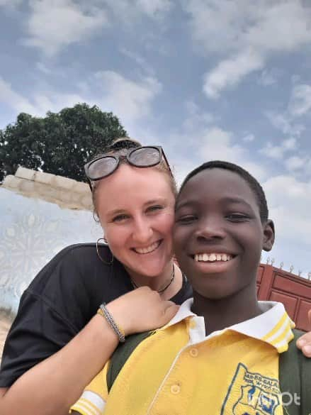 ハンナ・シューベルトのインスタグラム：「Ghana memories: Shelter❤️ Already 5 weeks since I left Ghana and these people🥺」