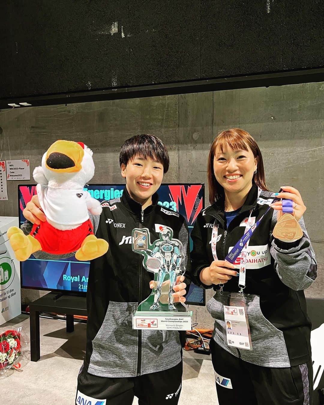 今別府香里さんのインスタグラム写真 - (今別府香里Instagram)「🏸世界選手権2023🏸🇩🇰  ＊女子シングルス＊  山口　茜選手　🥉 奥原　希望選手　ベスト8  大会ごとにいろんな思い、学び、反省がありますが、繰り返し繰り返しやっていくしかない。 また頑張ります！！  応援ありがとうございました🙇‍♀️  帰りは飛行機の機材トラブル、電車も遅延で大幅に帰宅が遅れたけど、無事に到着して一安心🏠😮‍💨  #ゲフィオンの噴水 #人魚姫 #カステレット要塞 #デト・ユレ宮殿」8月30日 1時43分 - kaori_imabeppu