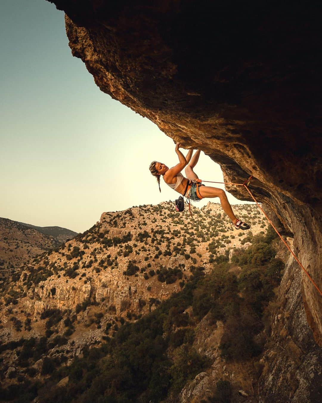 サッシャ・ディギーリアンのインスタグラム：「Lots of vastly more important subjects going on in the world than climbing (as you can also see on this front page of The Jordan Times), but alas — I found this country absolutely stunning and here is a cover story from the trip that I did with @magmidt @alexander_huberbuam @janvincentkleine and @tjtriage with the @jordantourismin —   Jordan has an incredibly versatile topography and is a beautiful backdrop for so many adventures.   Through my climbing experiences globally I deeply appreciate how outdoor recreation can unite people.   #jordan #visitjordan」