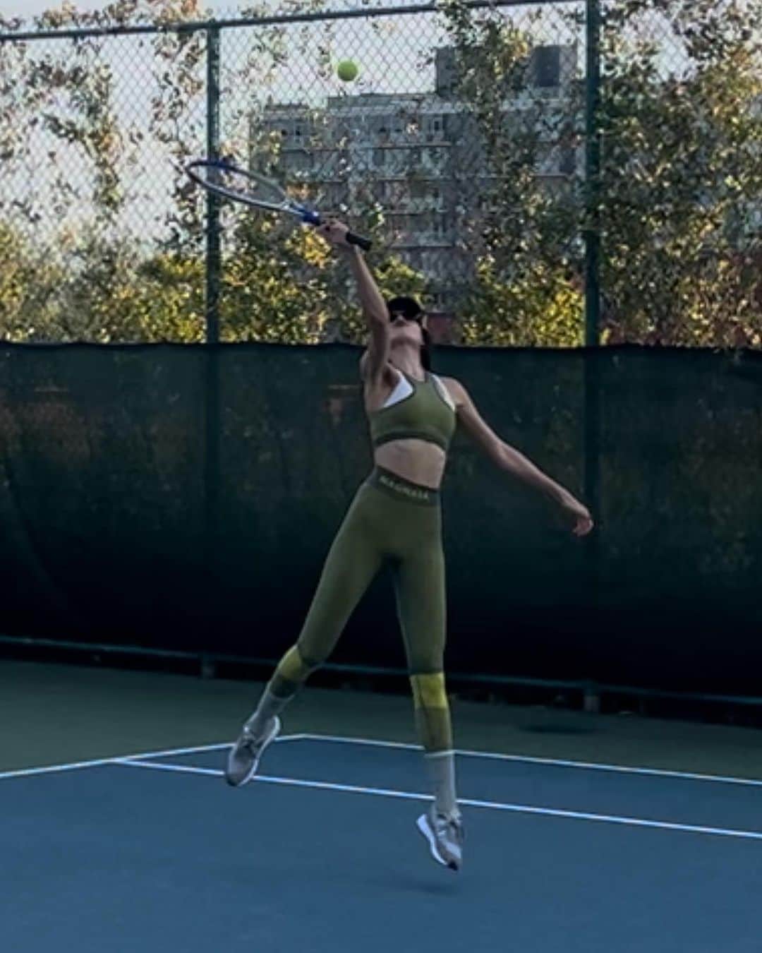 ナタリー・スアレスのインスタグラム：「Tennis make me happy 🎾」