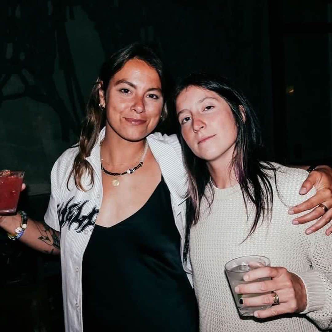 ニコル・ハウゼのインスタグラム：「When the homies win, we all win. Congrats @noravexplora @thrashermag cover queen & @fabiana_delfino on da back 💜」