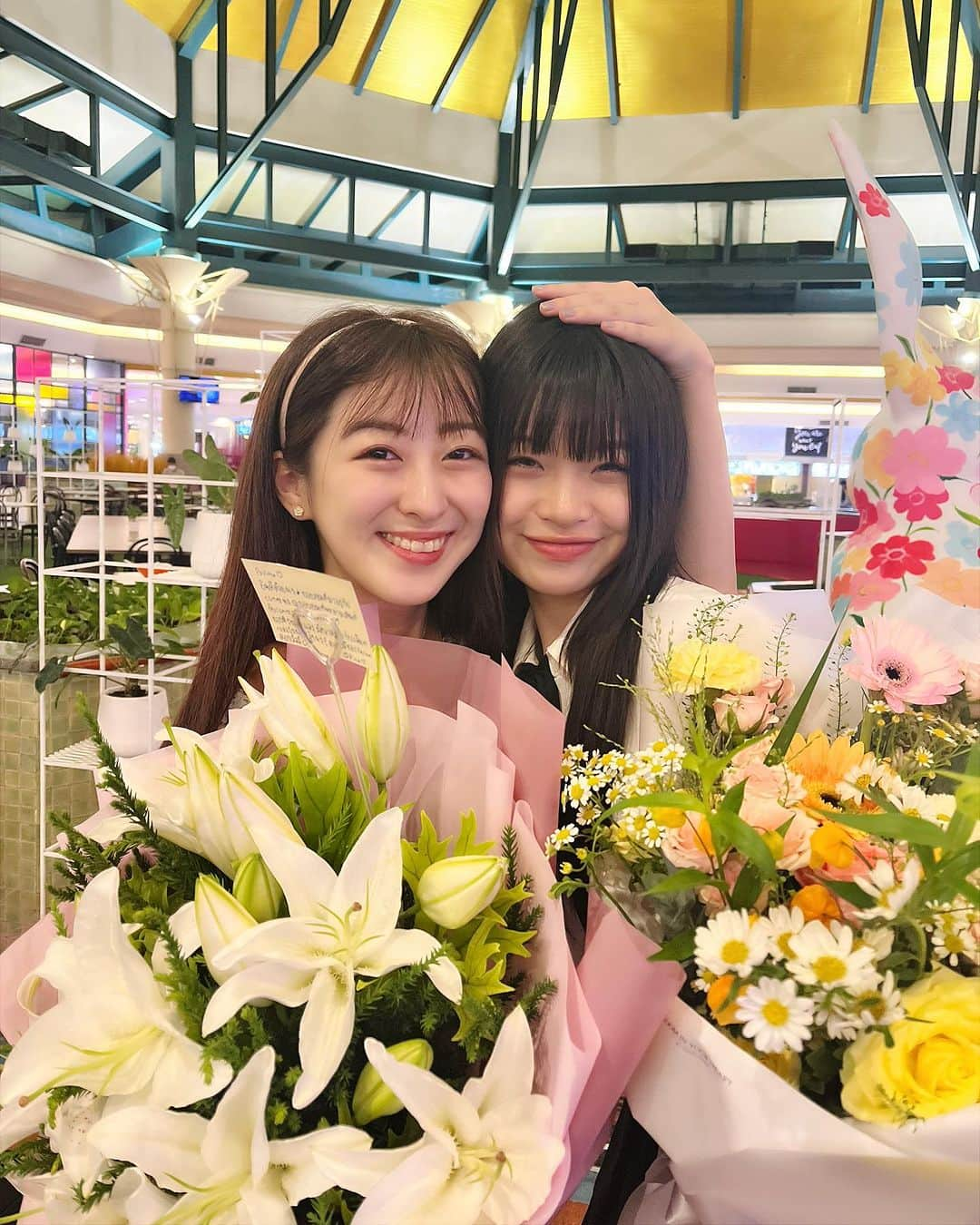 伊豆田莉奈さんのインスタグラム写真 - (伊豆田莉奈Instagram)「Congratulation😌🤍🤍💐 โชคดีนะ😌👍 ขอบคุณที่มาเป็น CGM48 นะ😊💚 DAISUKI😌🫶💓  @parima.cgm48official  @aliceyinjuly   🤍 Gorgeous and pure like Lily 🤍」8月30日 2時00分 - rina.cgm48official