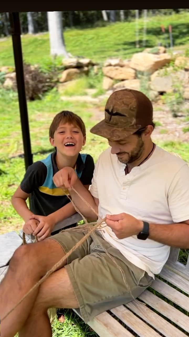 マイケル・レイディのインスタグラム：「Wish I could have been friends with my kids when I was a kid. The boys have been wanting to teach me how to make a rock sling. Today was finally the day.  Not entirely sure how I missed this knowledge during my childhood. I definitely tried to make one of these more than a few unsuccessful times as a kid.  One of my favorite mornings of our summer..」