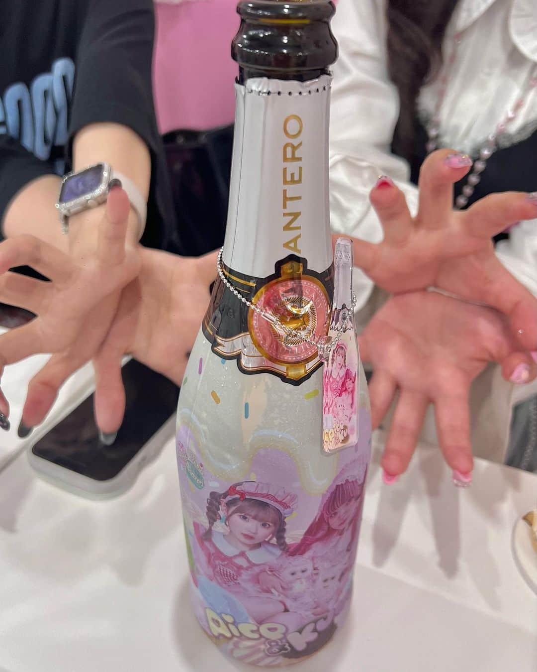 空亜さんのインスタグラム写真 - (空亜Instagram)「🩷🩵」8月30日 2時16分 - kuua_oyasumi