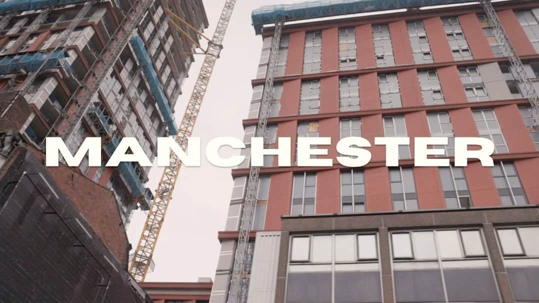 ファボラスのインスタグラム：「MANCHESTER UK 🇬🇧 [shot by @drevinciwrks]」
