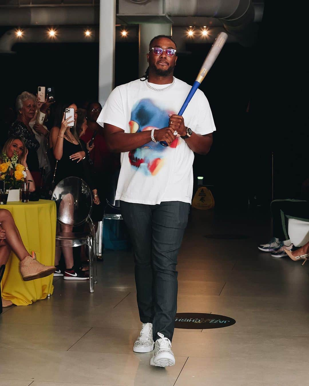 MLBさんのインスタグラム写真 - (MLBInstagram)「The drip was next level ➡️  The event, which featured star athletes such as Jazz, Josh Bell, Bradley Chubb and others, served as the launch for the Jazz Chisholm Foundation. The Marlins star's goal with the initiative is to provide meaningful opportunities and foster the wellbeing of young athletes and their families from high-need communities in Florida and the Bahamas  Follow @jazzchisholmfdn for more information  #Marlins #Dolphins #FashionShow #MLB #Baseball」8月30日 2時44分 - mlb