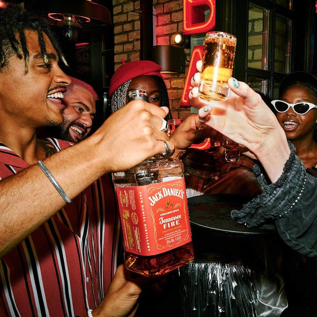 ジャックダニエルのインスタグラム：「Sometimes the best way to fight the heat is with Fire.   1oz Jack Daniel’s Tennessee Fire, serve chilled. #JackFire」