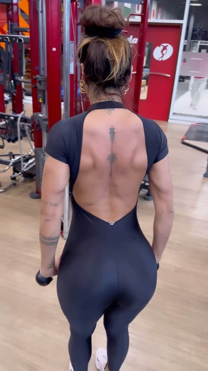 ソニア・イサーザのインスタグラム：「SI BUENAS!🙋🏽‍♀️  . Por aquí un poco de mi rutina de hoy con @radarani_personal 💪🏾」