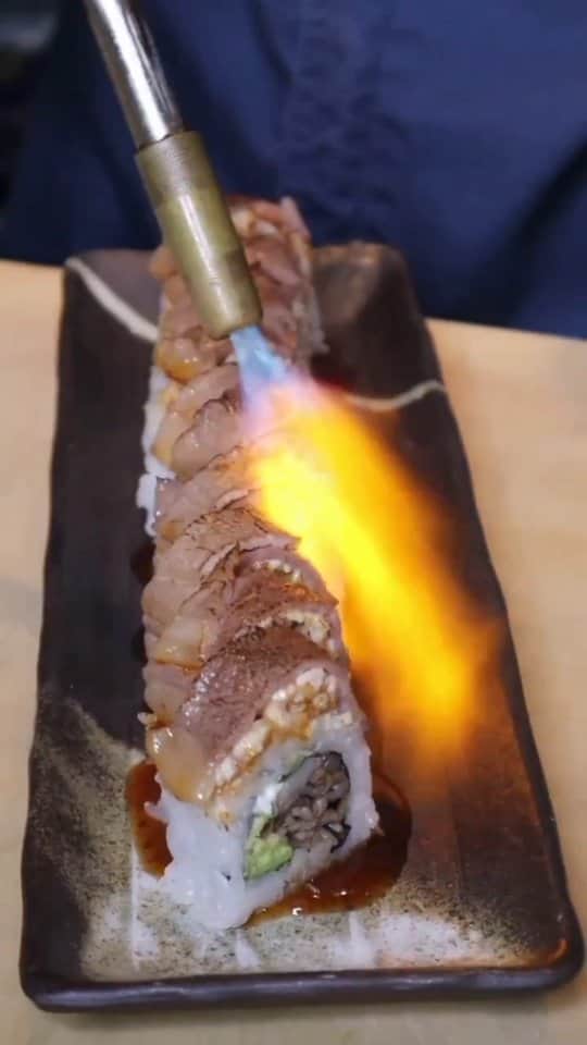 のインスタグラム：「Que tal un Roll de Picaña? Así lo preparamos y les cuento que hoy tenemos 20% de descuento en todo el menú para Delivery y Takeout directo desde nuestra web, el link lo tienen en mi bio o van directo a www.taikinrestaurant.com @taikinrestaurant」