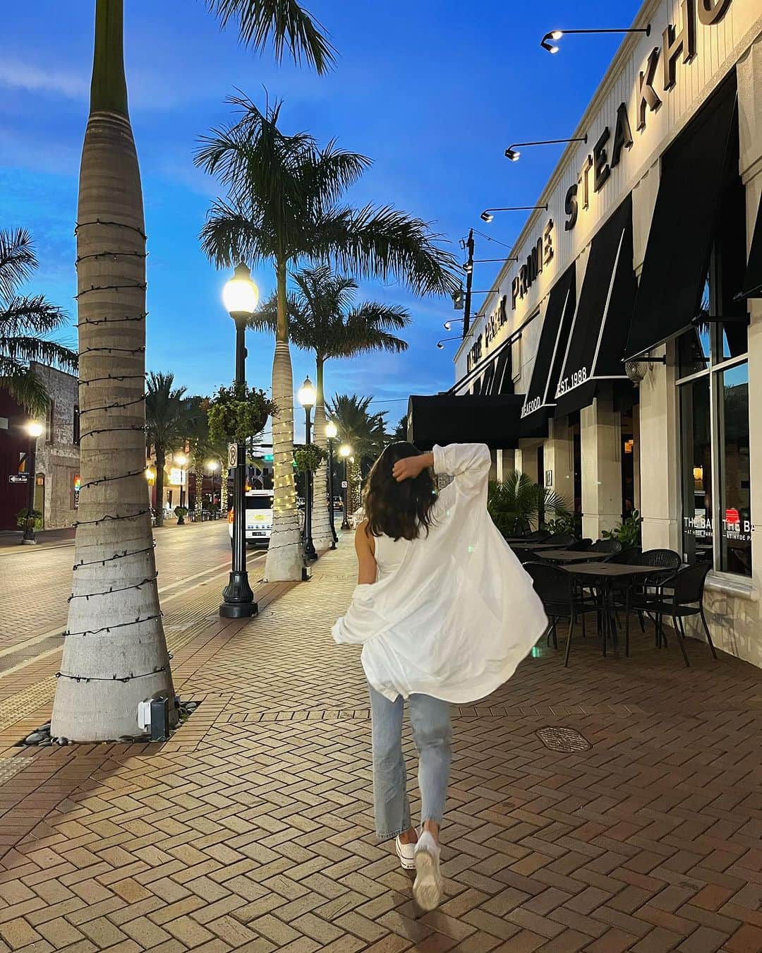 アナスタシア・オルソンのインスタグラム：「Florida nights 🌙」