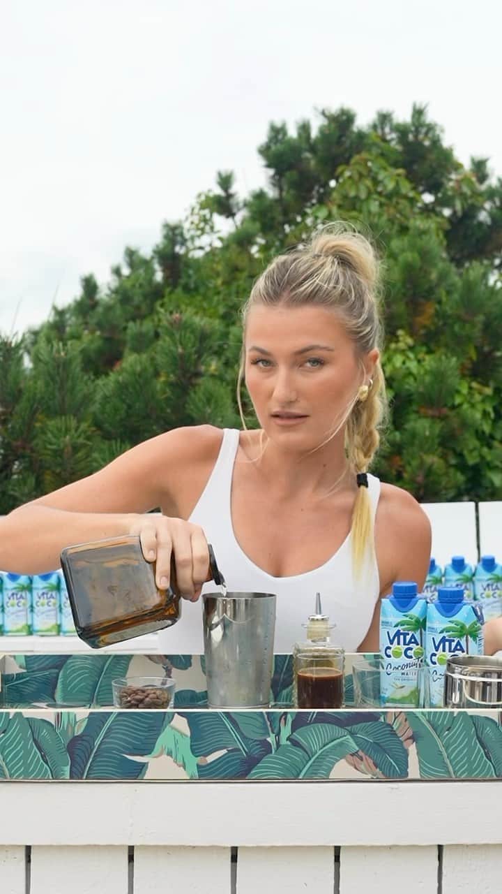 Vita Coco Coconut Waterのインスタグラム：「Re-energize and re-charge with the perfect espresso martini, the Vitaspresso.」