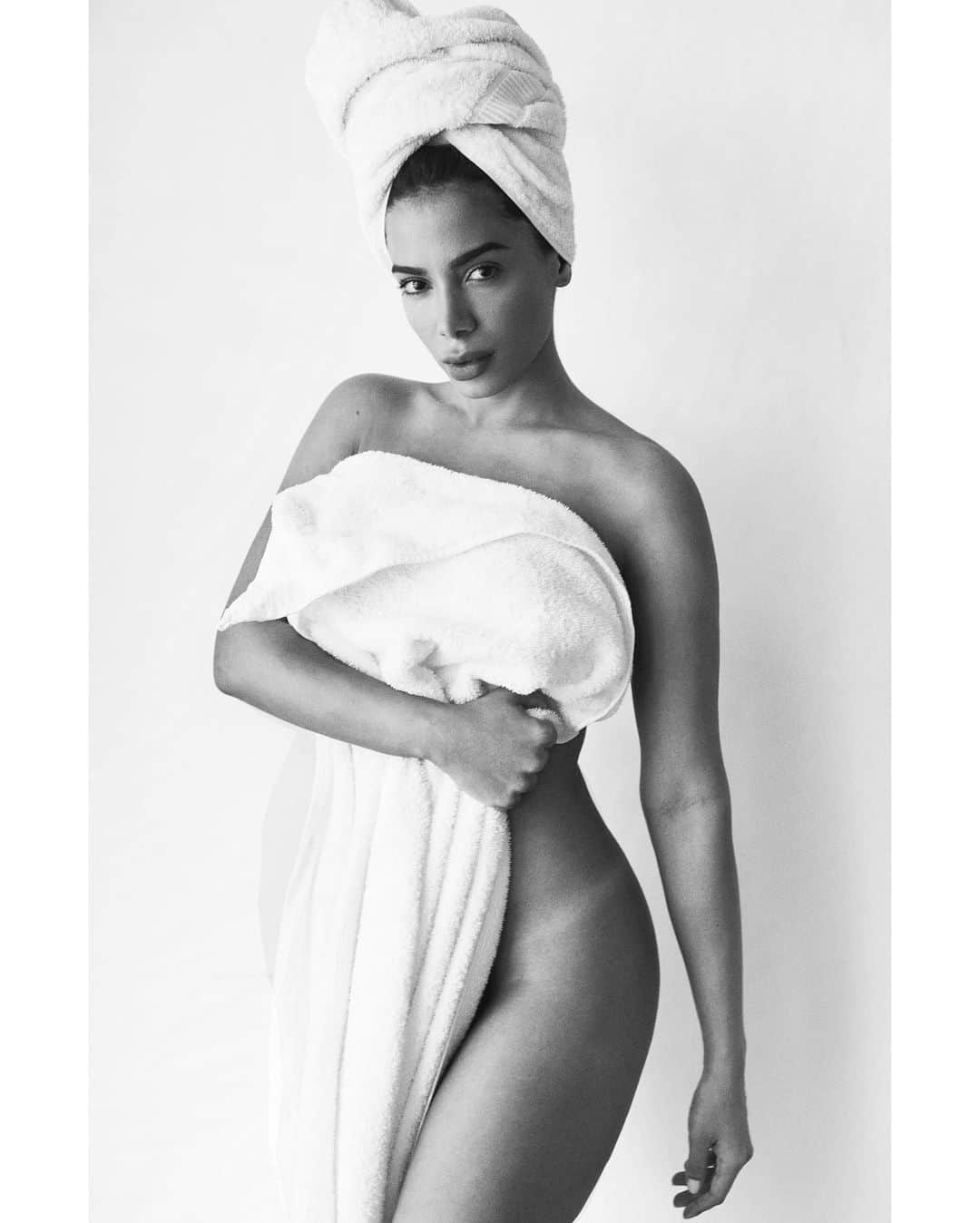 マリオ・テスティーノさんのインスタグラム写真 - (マリオ・テスティーノInstagram)「TESTINO ARCHIVE, TOWEL SERIES  BRITNEY SPEARS, 2016 SELENA GOMEZ, 2015 ANITTA, 2019 PHARREL WILLIAMS, 2017 ZENDAYA, 2017 DUA LIPA, 2017」9月1日 0時00分 - mariotestino