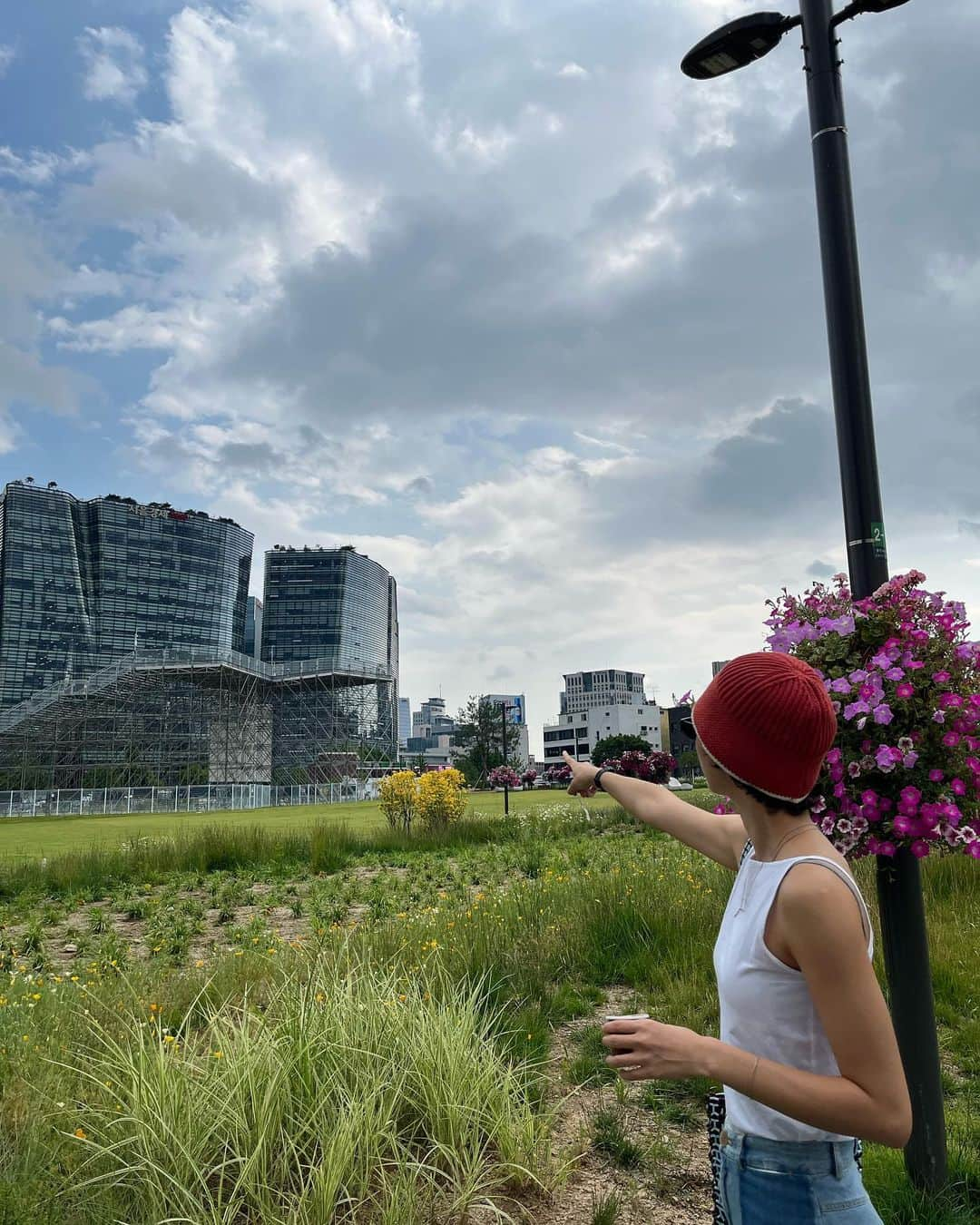 イ・ジュヨンさんのインスタグラム写真 - (イ・ジュヨンInstagram)「서울구경, 사라진 풍문여고. 초여름에, 이제 여름도 다 갔네」8月30日 4時05分 - izoo_young