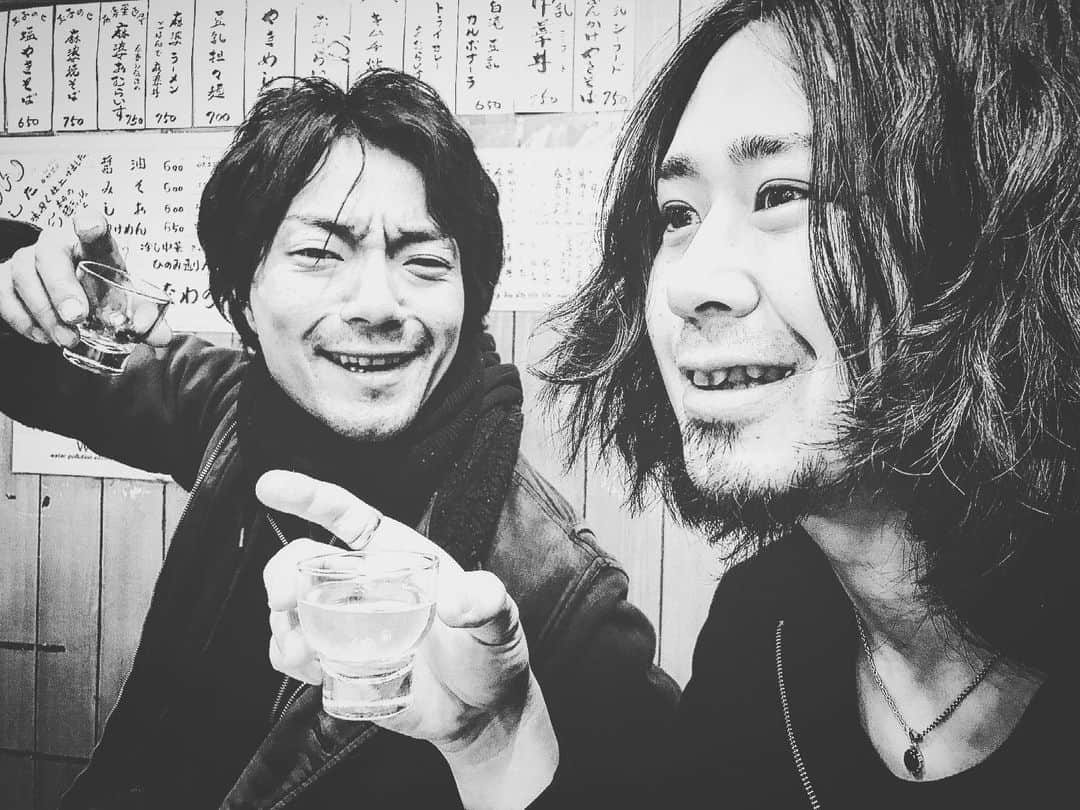 野村良平のインスタグラム：「やっぱ人生には音楽が似合ってるんだな〜  いざ義務教育〜」