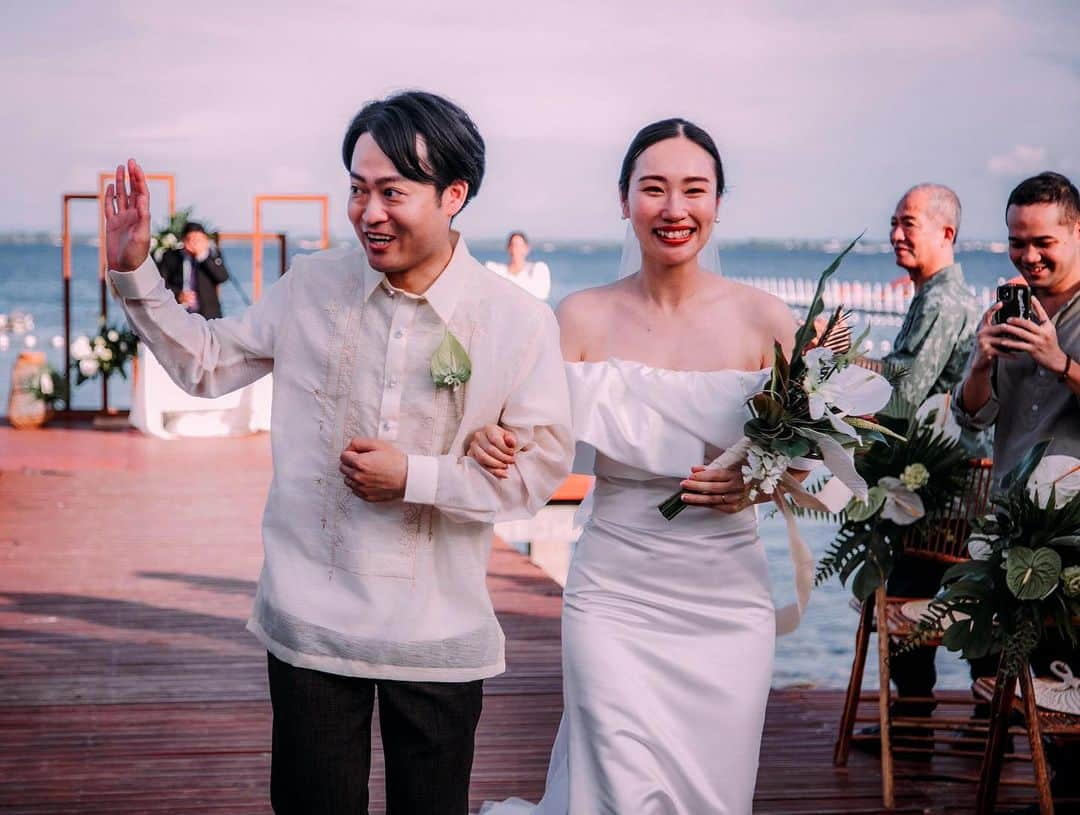 YouAさんのインスタグラム写真 - (YouAInstagram)「結婚式はずっと心の中にある 大切な思い出  出会えた喜び、愛がいっーーっぱいつまったこの日の ことを思い出すと、心があったかくなったり パワーがもらえたり  結婚式の思い出はふたりに生きていく 強さを与えてくれる時間かもしれない  . . #結婚式 #愛 #ウェディングドレス . . セブ島での挙式やパーティ、写真をプロデュース Cebu Weddings @vacationweddings  ウェディングのお見積もりを ご希望のお客様はDMまたはLINEで お問い合わせください  #ウェディングプロデュース  #ウェディングプランナー #結婚式 #セブ島 #セブ島ウェディング #海外ウェディング」8月30日 4時27分 - youa.dressstylist