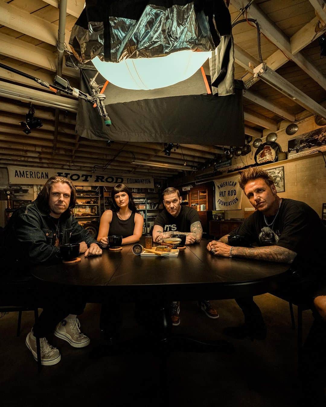 Shinedownさんのインスタグラム写真 - (ShinedownInstagram)「@TheBrentSmith... myself, @jacobyshaddix @courtneylaplante and @mikestringer recently sat down for an in-depth roundtable conversation and spoke candidly about several topics including the upcoming #TheRevolutionsLiveTour.  This is going to be a truly incredible event. Stay tuned for more information… 🎙️🎬  Our U.S. headline tour kicks off September 3rd with the incredible @PapaRoach and @Spiritboxmusic. 🤘 We can’t wait!  📸 @sanjayparikhphoto」8月30日 4時33分 - shinedown