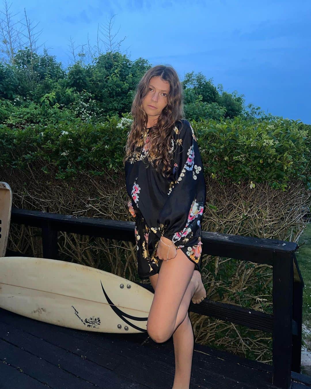 シンシア ローリーのインスタグラム：「Post surf, pre dinner look」