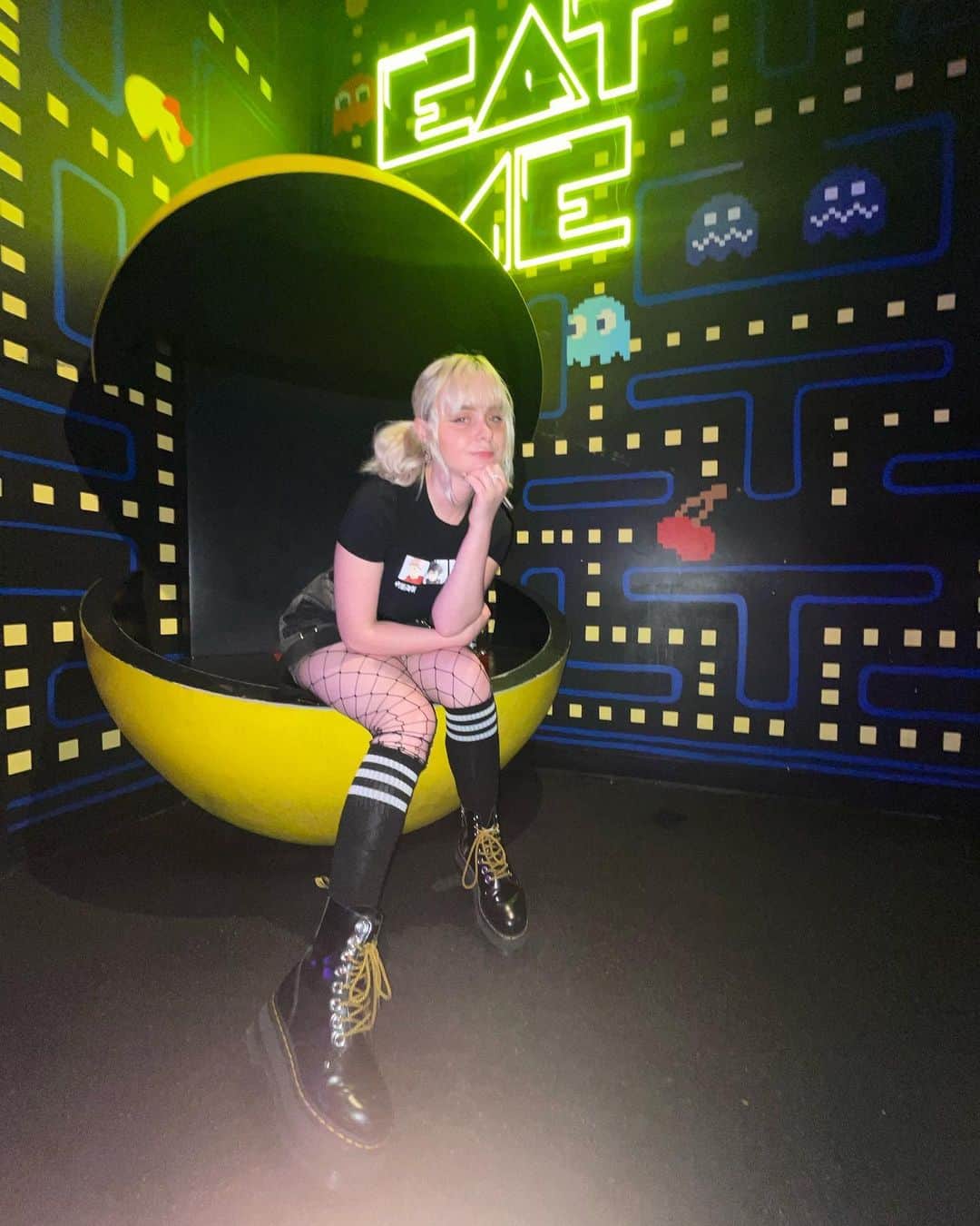 レベッカのインスタグラム：「👾👾👾」