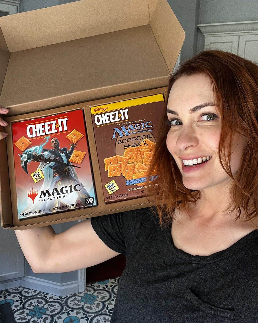 フェリシア・デイのインスタグラム：「Cheeeeeezeeeeee Delicious! (I feel like Cheezits are maybe from the Fire lands but I’m willing to hear arguments) thanks for the free snax @wizards_magic!!!!」